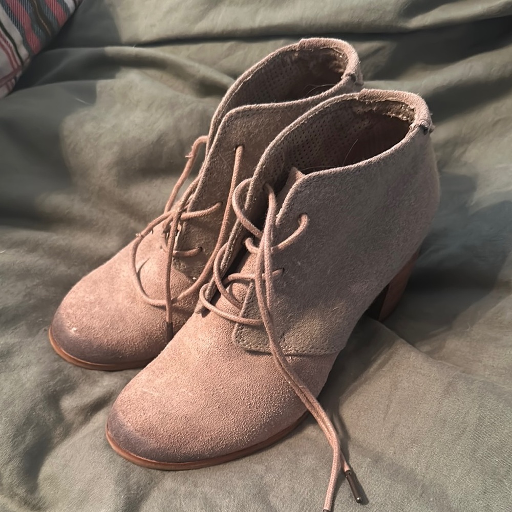 Tom’s- Women's Beige Suede Ankle Boots size 7.5